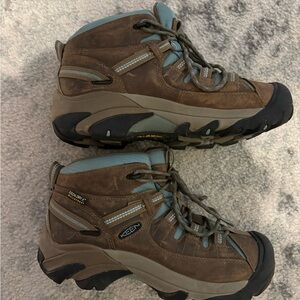 Keen Hiking Shoes Women’s 7 waterproof Mid